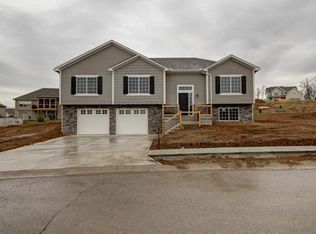 1220 N Heartland Dr, Independence, MO 64056