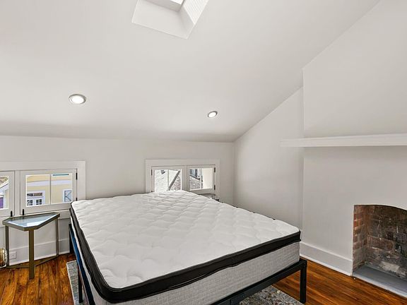 3rd image of 937 Dumaine St #301