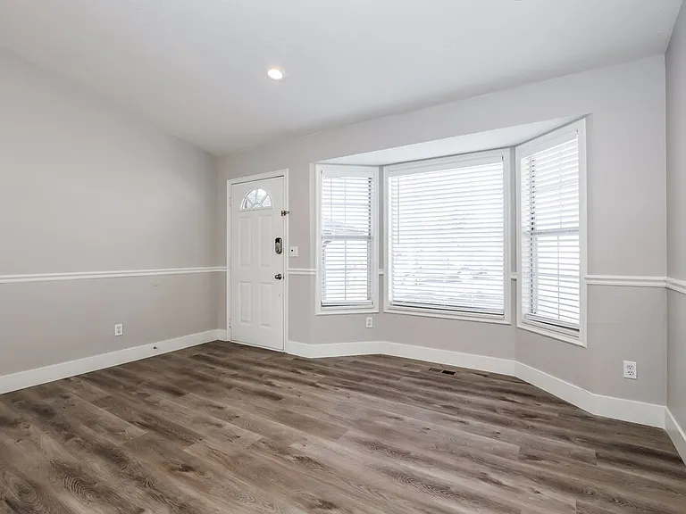 990 E Diana Hills Way — Photo 6