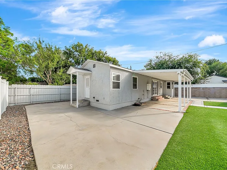 22907 Leonora Dr — Photo 39