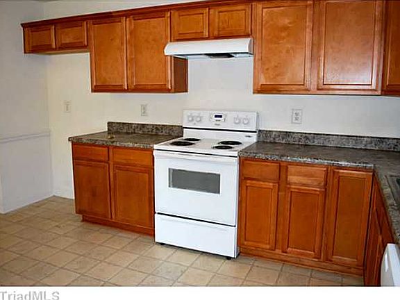 4th image of 1608 Faircrest Ln