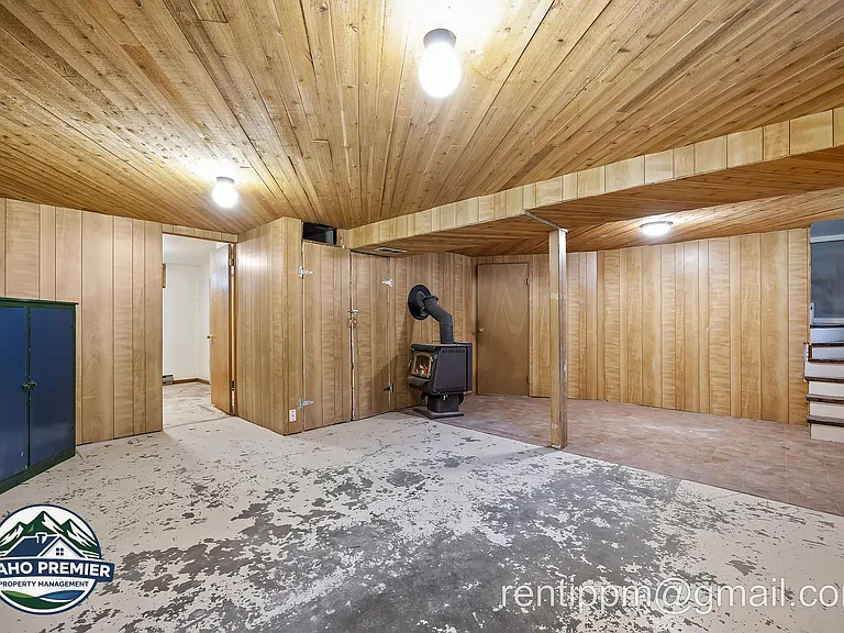 211 Walnut St — Photo 14