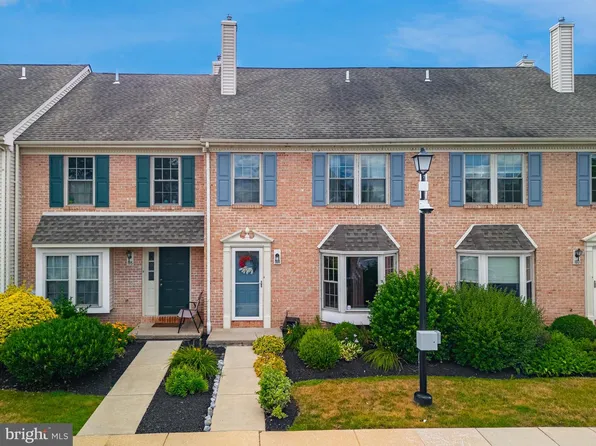 104 Hollytree Ct, Pottstown, PA 19464
