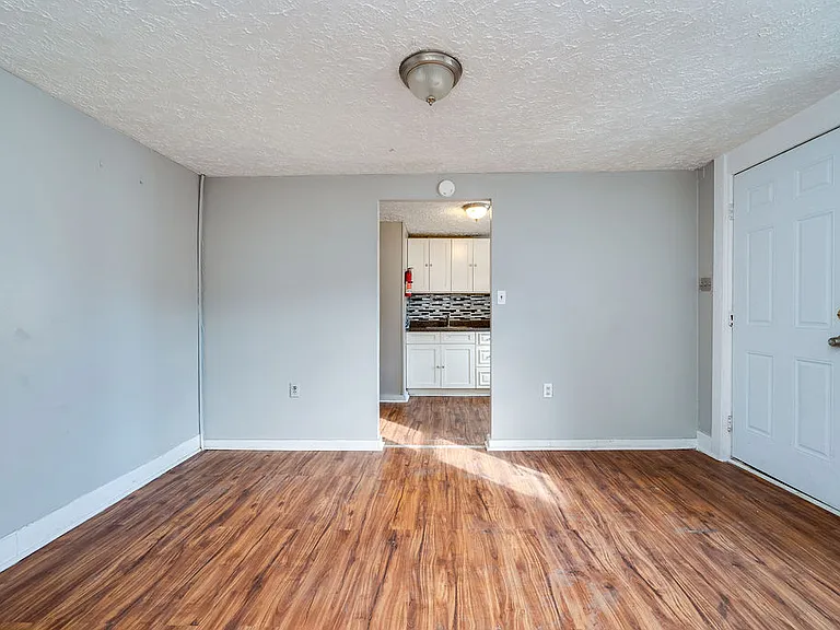 250 Rose St — Photo 14