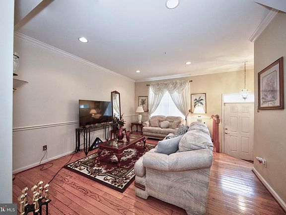 4th image of 466 Deerhill Cir
