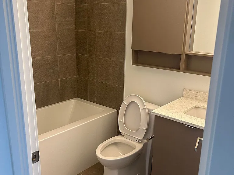 415 Main St W #304 — Photo 16