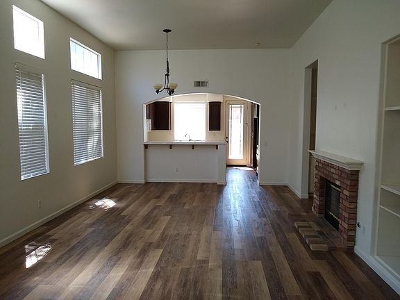 2nd image of 634 Prairie Dr