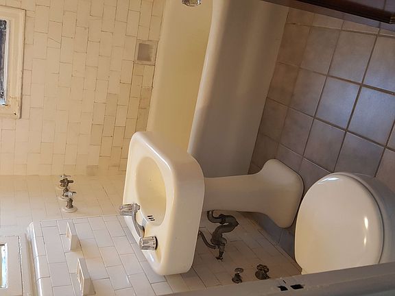 5th image of 3146 45th St APT 3D