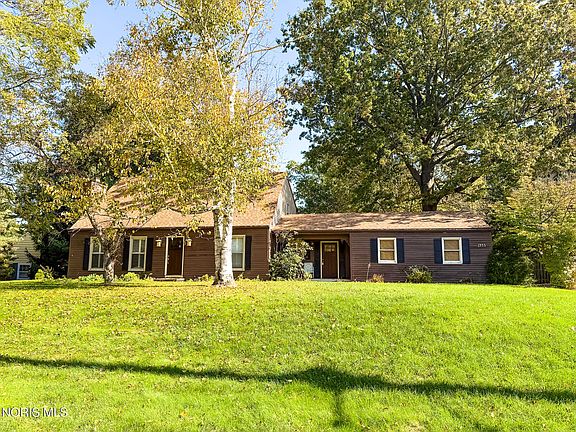 3rd image of 1443 Eastgate Rd