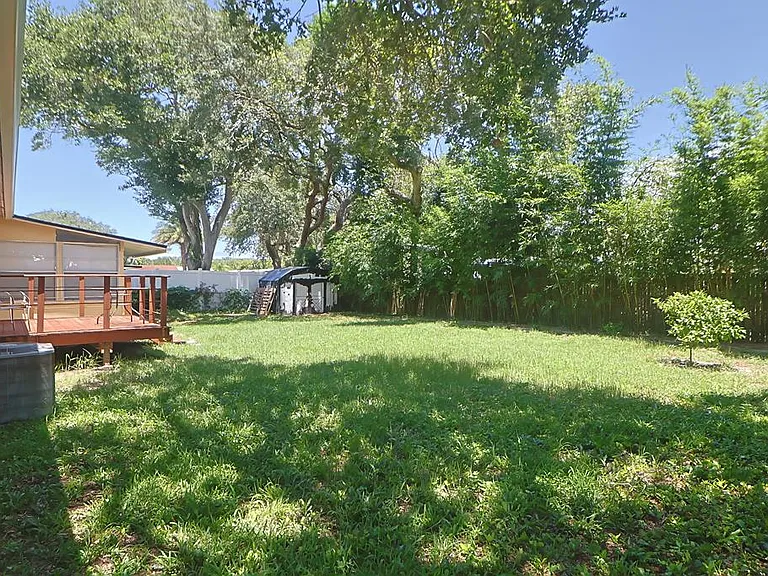 10 Barcelona Ave — Photo 30