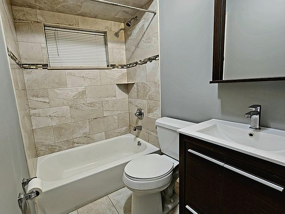 3rd image of 8 Gansevoort Blvd Floor 1
