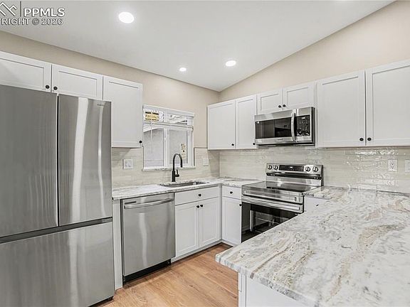 5th image of 3350 Bridgewater Dr