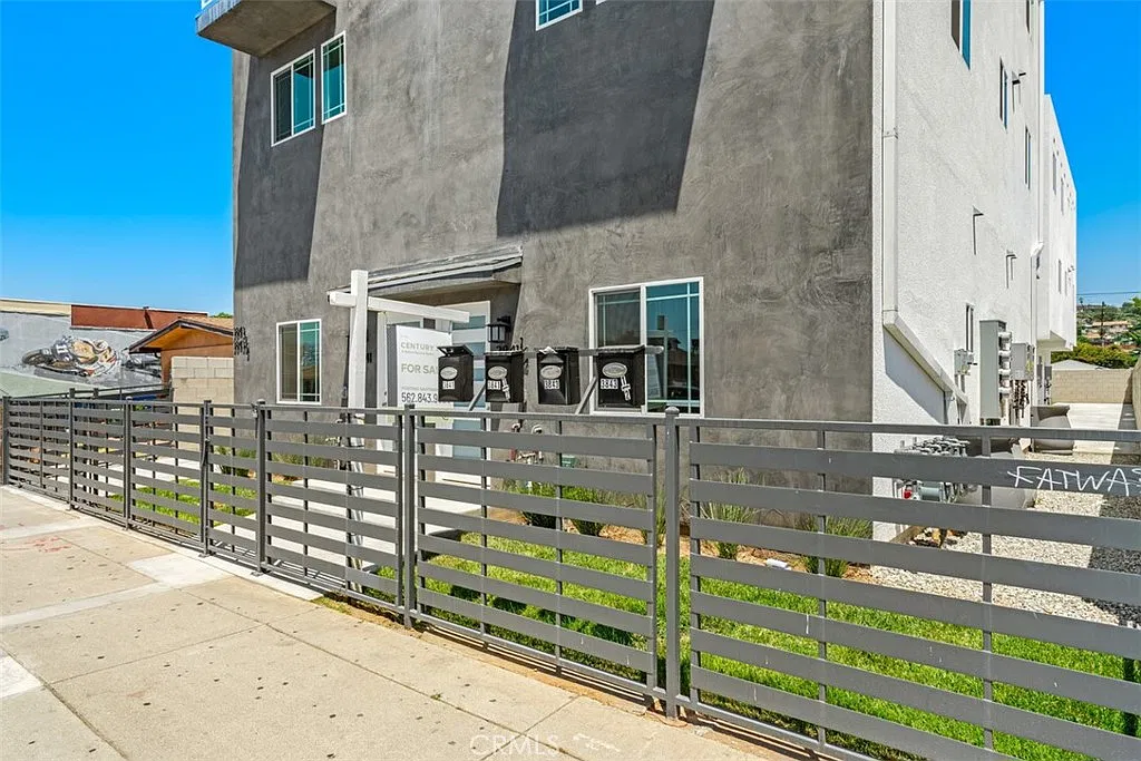 4 bed, 1659 sqft, $4,375 — Photo 3
