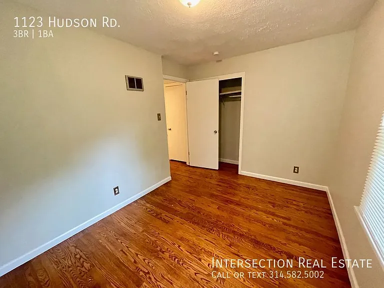 1123 Hudson Rd — Photo 10
