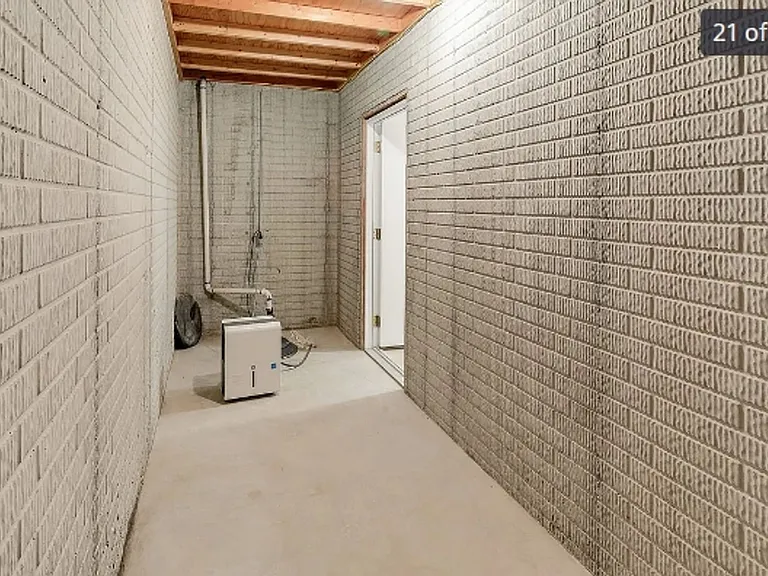 1009 E 6th St — Photo 23