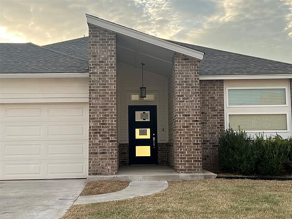 2nd image of 1801 Sara Vista Dr