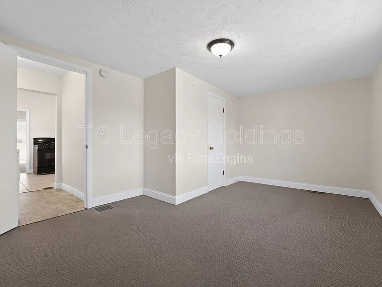 388 Broaddus Ave #B — Photo 13