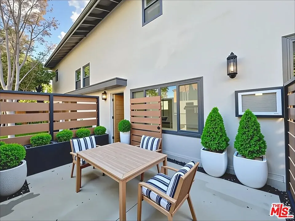 2 bed, 3.0 bath, 950 sqft, $5,195 — Photo 1