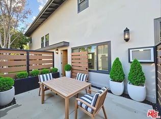 901 S Barrington Ave, Los Angeles, CA 90049