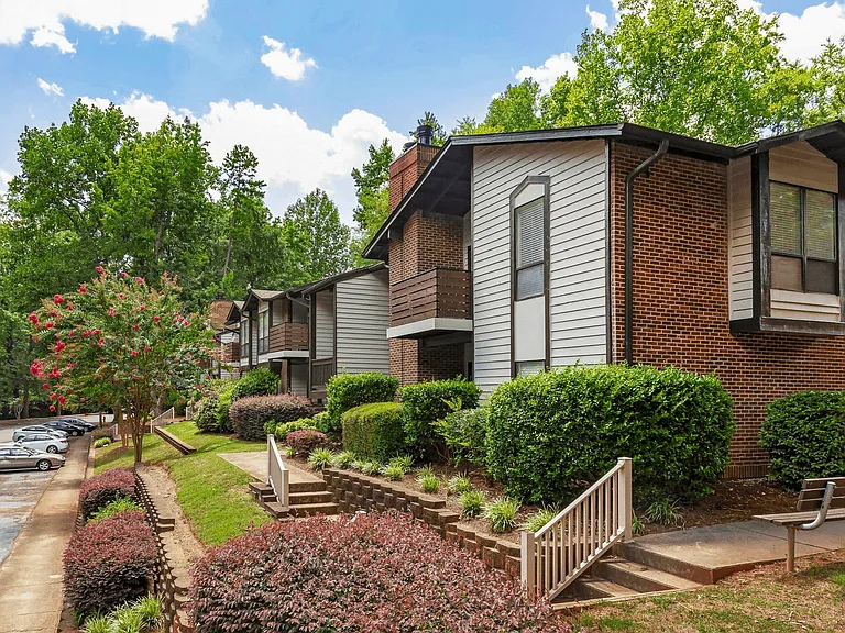 Madison Southpark Apartment Homes — Photo 9