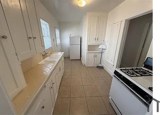 2 bed, 1000 sqft, $2,295 — Photo 3
