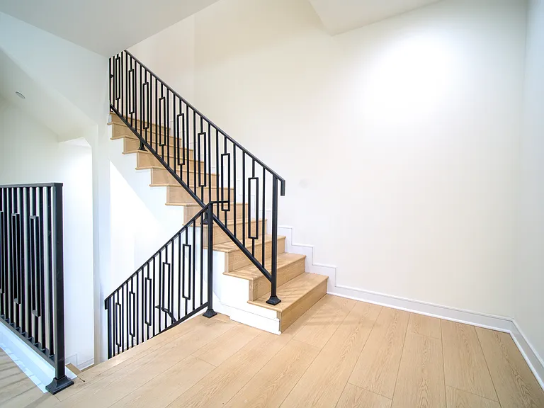 259 1/2 S Avenue 54 — Photo 9