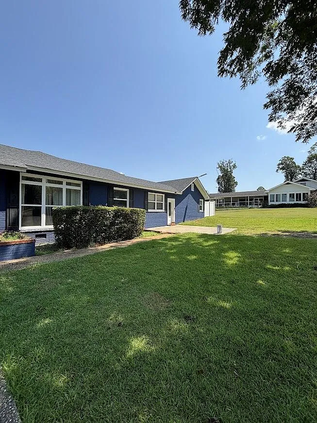 4 bed, 3.0 bath, 3497 sqft, $2,600 — Photo 3