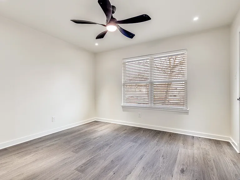 2228 Colony Ct — Photo 9