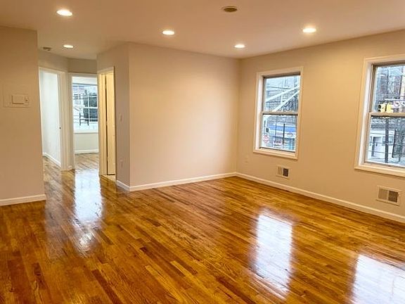 5th image of 695 Summit Ave #1