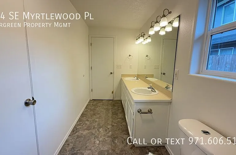 664 SE Myrtlewood Pl — Photo 9