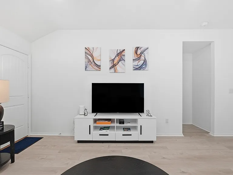 10904 Mason Dr — Photo 8