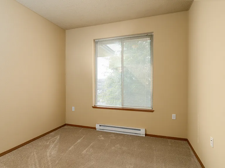 Eagle Point Apartments — Photo 38