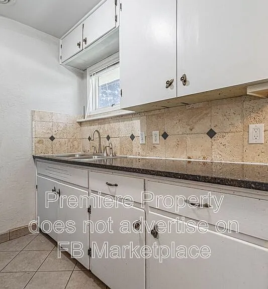 1112 E Elm St — Photo 4