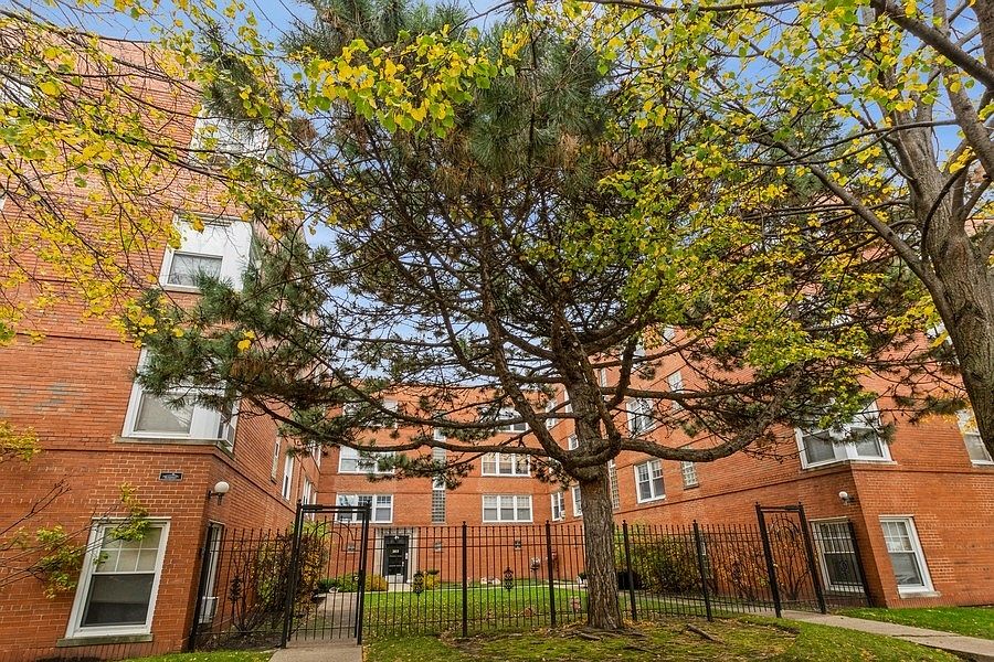 1st image of 2408 W Farragut Ave APT 3B