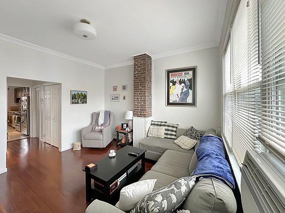 3rd image of 409 2nd St #3