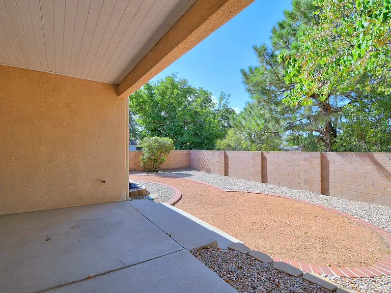 9812 Amigante Dr NE — Photo 20