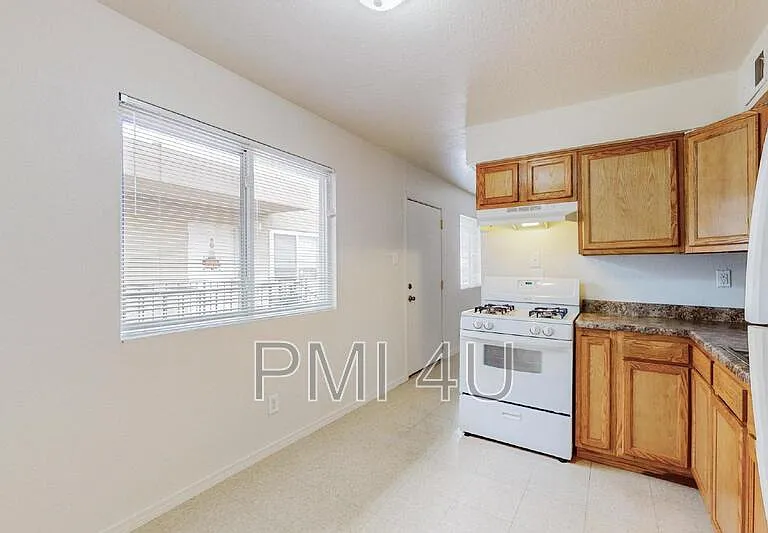 233 Tennessee St NE #D — Photo 2