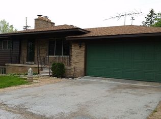525 Teggerdine Rd, White Lake, MI 48386