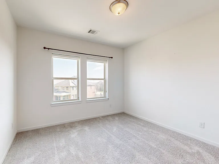 123 Palacio St — Photo 32
