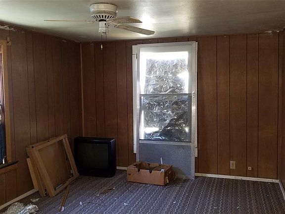 4th image of 1104 4th St
