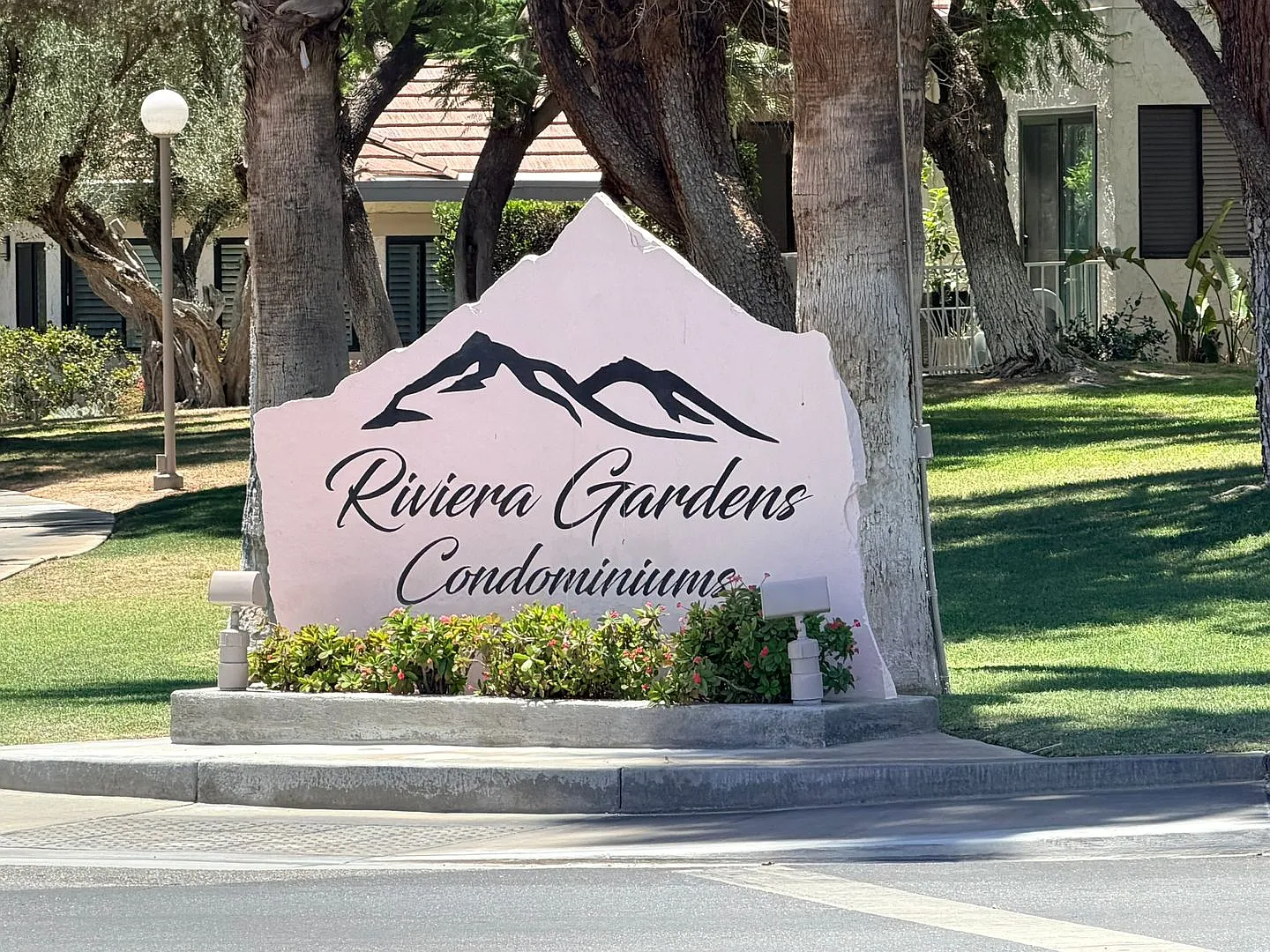 Charming One Bedroom Condo At Riviera Gardens. — Photo 2