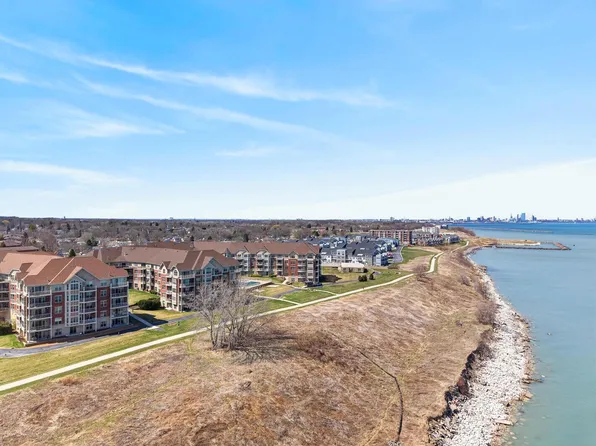 4120 South Lake DRIVE #159, Saint Francis, WI 53235