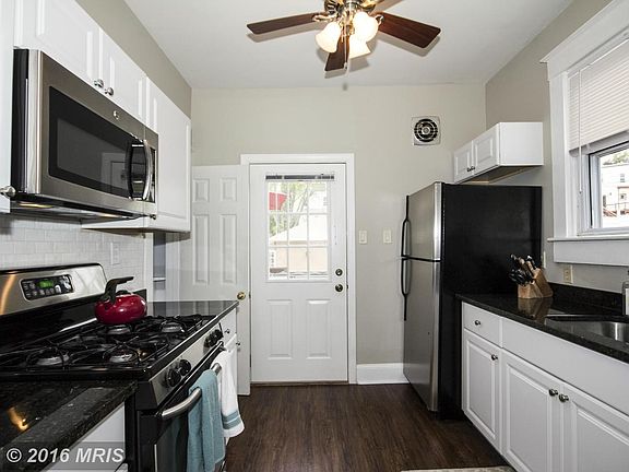 All new Kitchen w/granite and stainless!