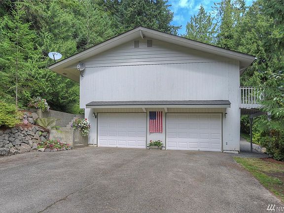Detached garage with office and level parking. 