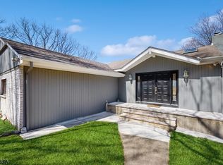 621 Mountain Rd, Kinnelon, NJ 07405