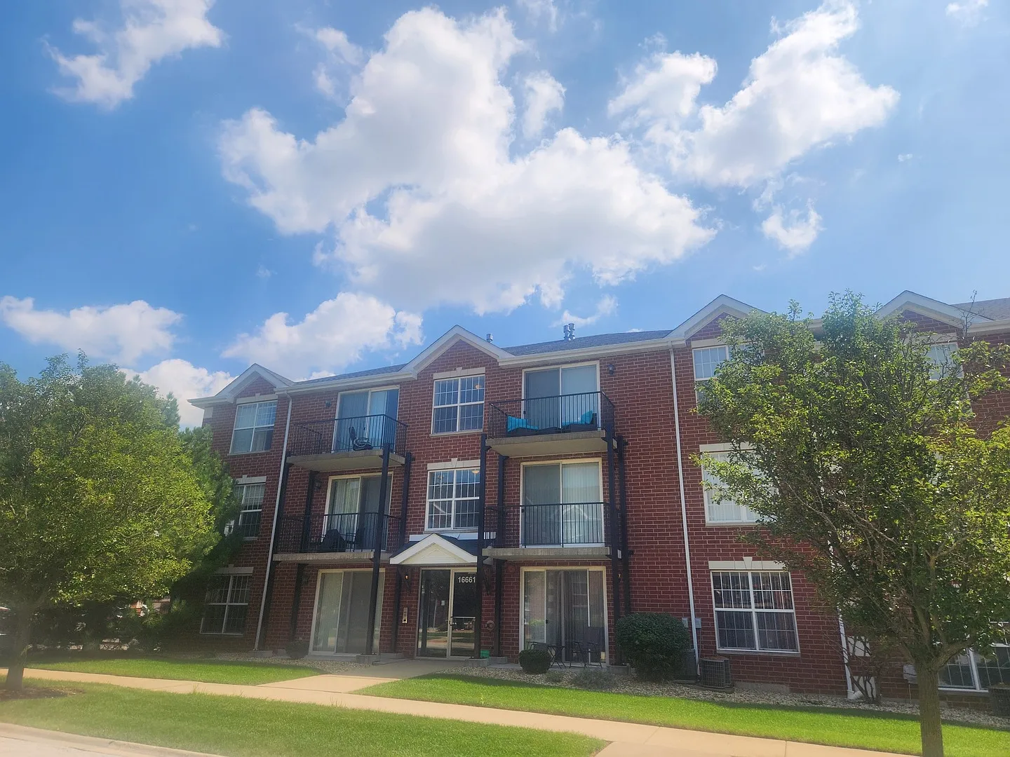 2 bed, 1200 sqft, $2,450 — Photo 1