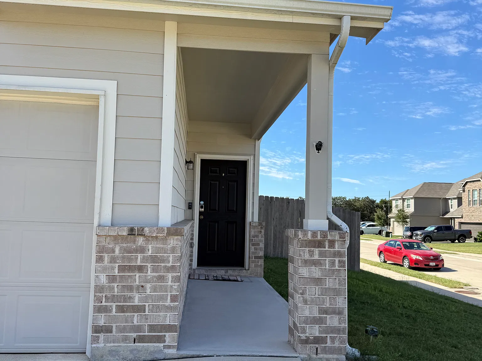 3 bed, 2.5 bath, 1849 sqft, $1,850 — Photo 3