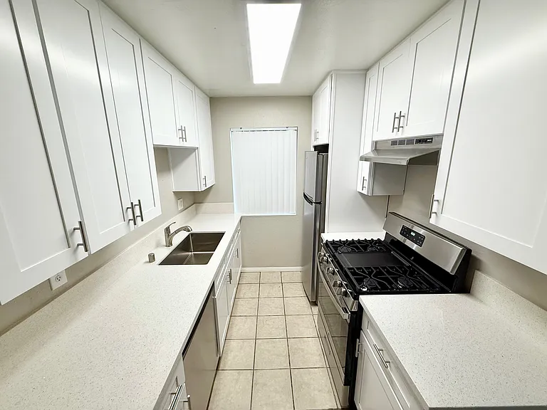 430 S Willie James Jones Ave #D — Photo 11
