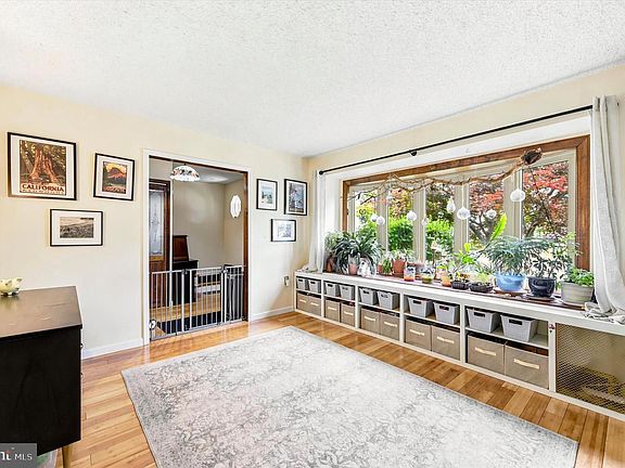 4th image of 319 Willowbrook Rd