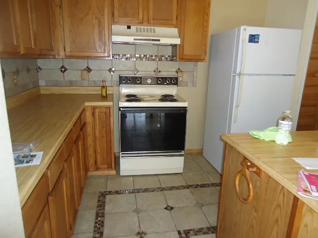 2403 Hemlock Dr — Photo 6